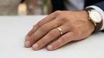 Obrączki ślubne złote klasyczne półokrągłe z cyrkonią stal chirurgiczna 316L 4mm para KO19 - 9